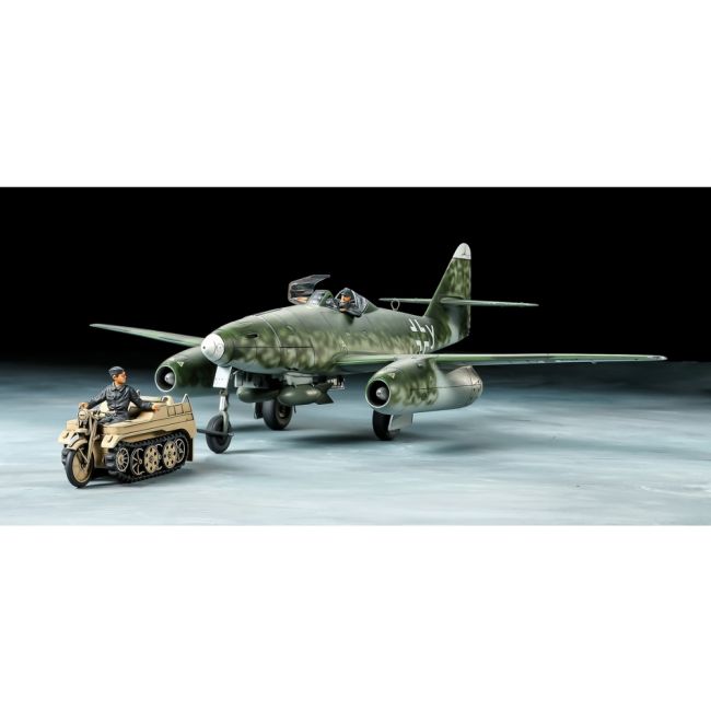 Tamiya 1:48 Me262A-2A m. Kettenkraftrad (2)