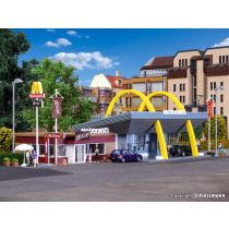 H0 McDonald`s fast food restaurant met McCafé