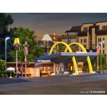 H0 McDonald`s fast food restaurant met McCafé