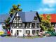 koop Zweifamilienhaus mit fachwerk / 1/87 DUBBELGEZINSHUIS MET VAKWERK by Faller for only € 43,99 in Plastic Modelbouw, Plastikmodellbau, Gebouwen en toebehoren, Faller, Faller at Bliek Modelbouw, Bliek Modelbouw. Beschikbaar