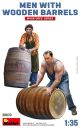 Miniart  1/35 MEN WITH WOODEN BARRELS